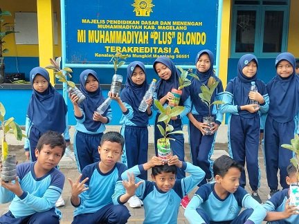 Menanamkan Belajar Menanam