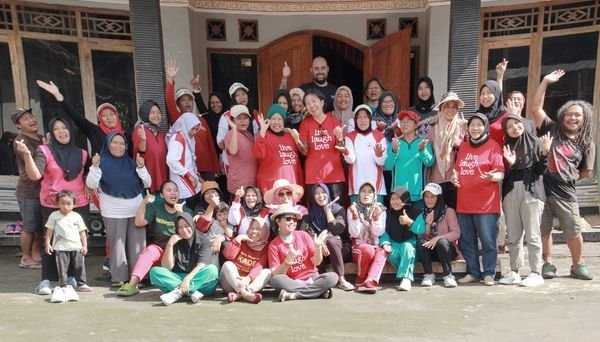 Politik Riang Gembira